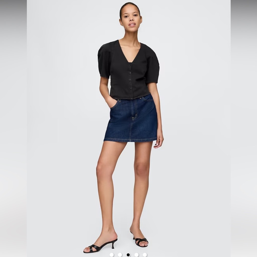 NWT Gap Women's Black V-Neck Denim Blouse - Picture 2 of 8
